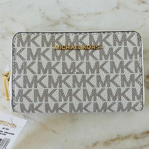 MICHAEL KORS Jet Set Vanilla Acorn Leather Small Zip Around Card Case Wallet